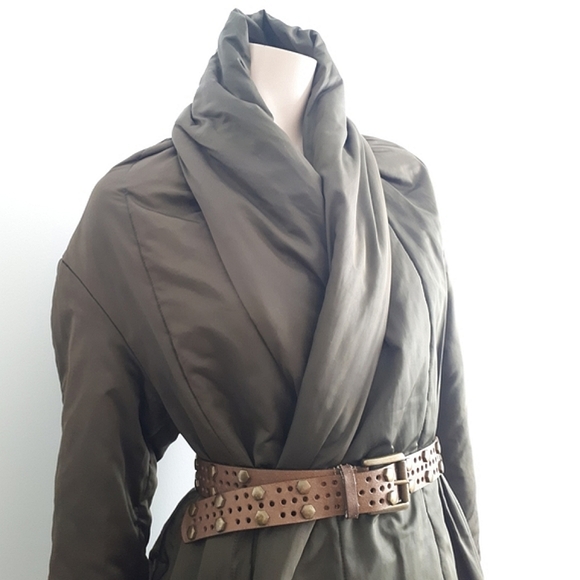 Cyrille Gassiline | Oversized Quilted Blanket-style Puffer Wrap Coat - Picture 7 of 16